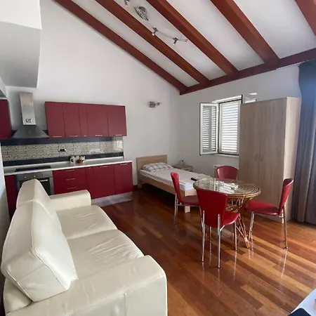 Apartmán Dbk Studio Apartman *